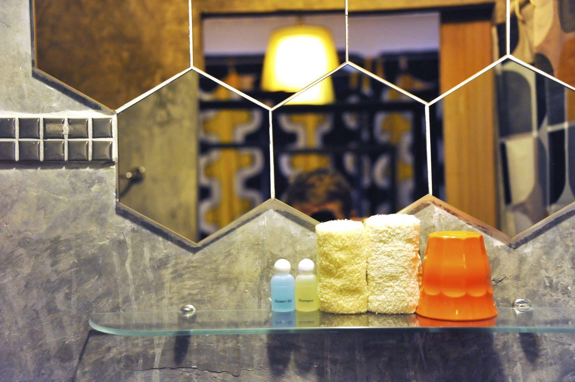 Room@Bangkok Boutique Guesthouse Екстериор снимка