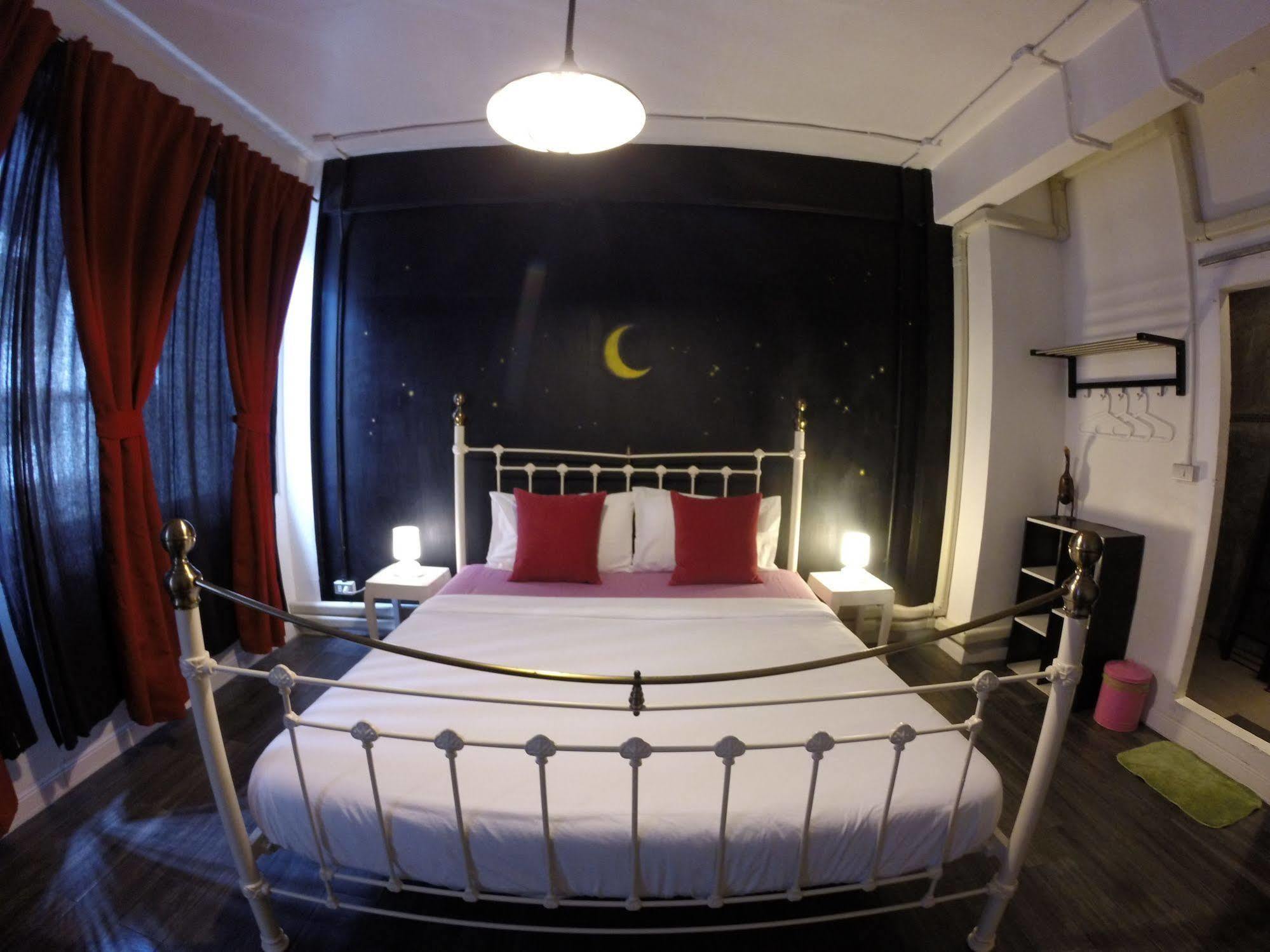 Room@Bangkok Boutique Guesthouse Екстериор снимка