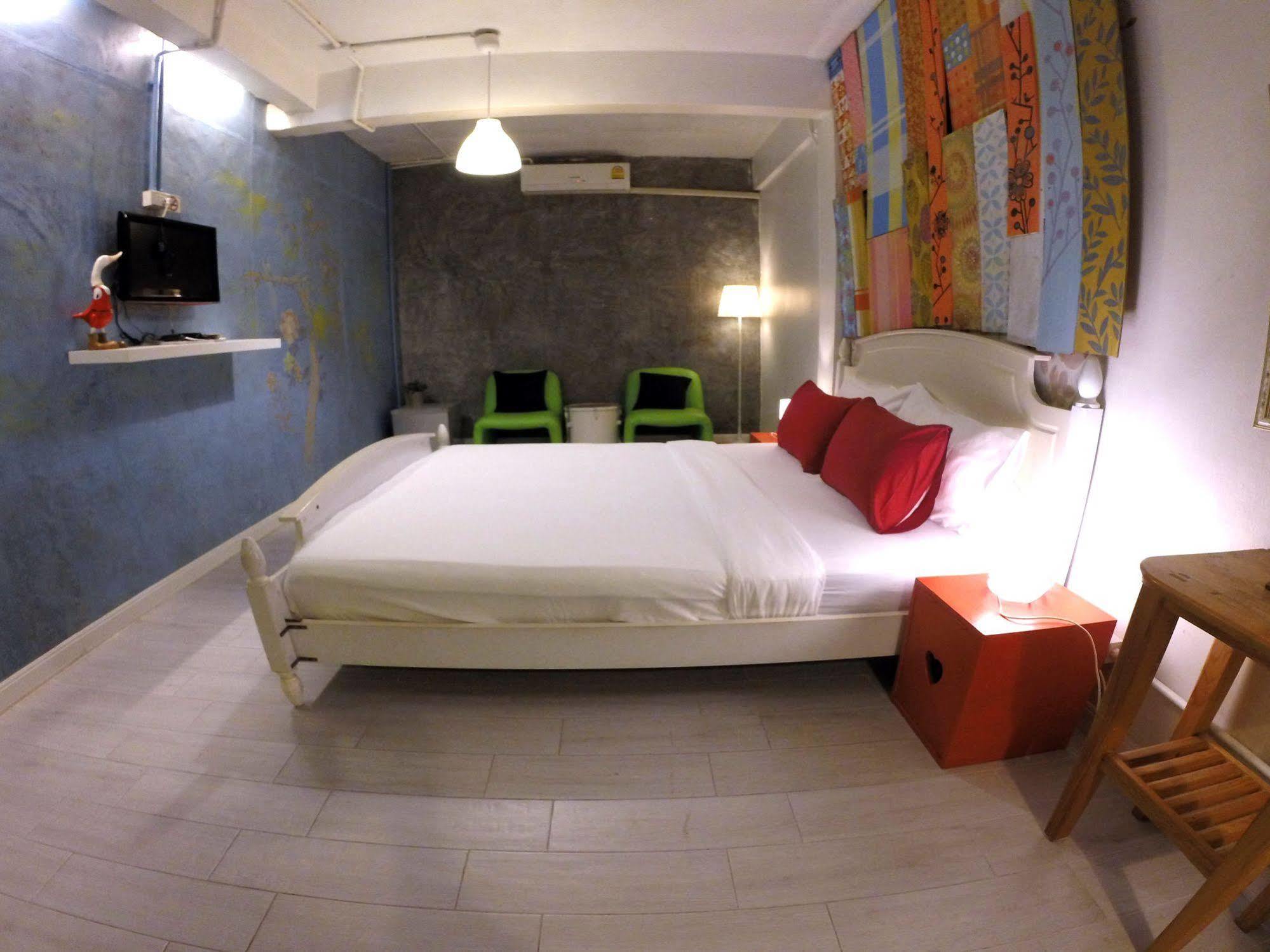 Room@Bangkok Boutique Guesthouse Екстериор снимка